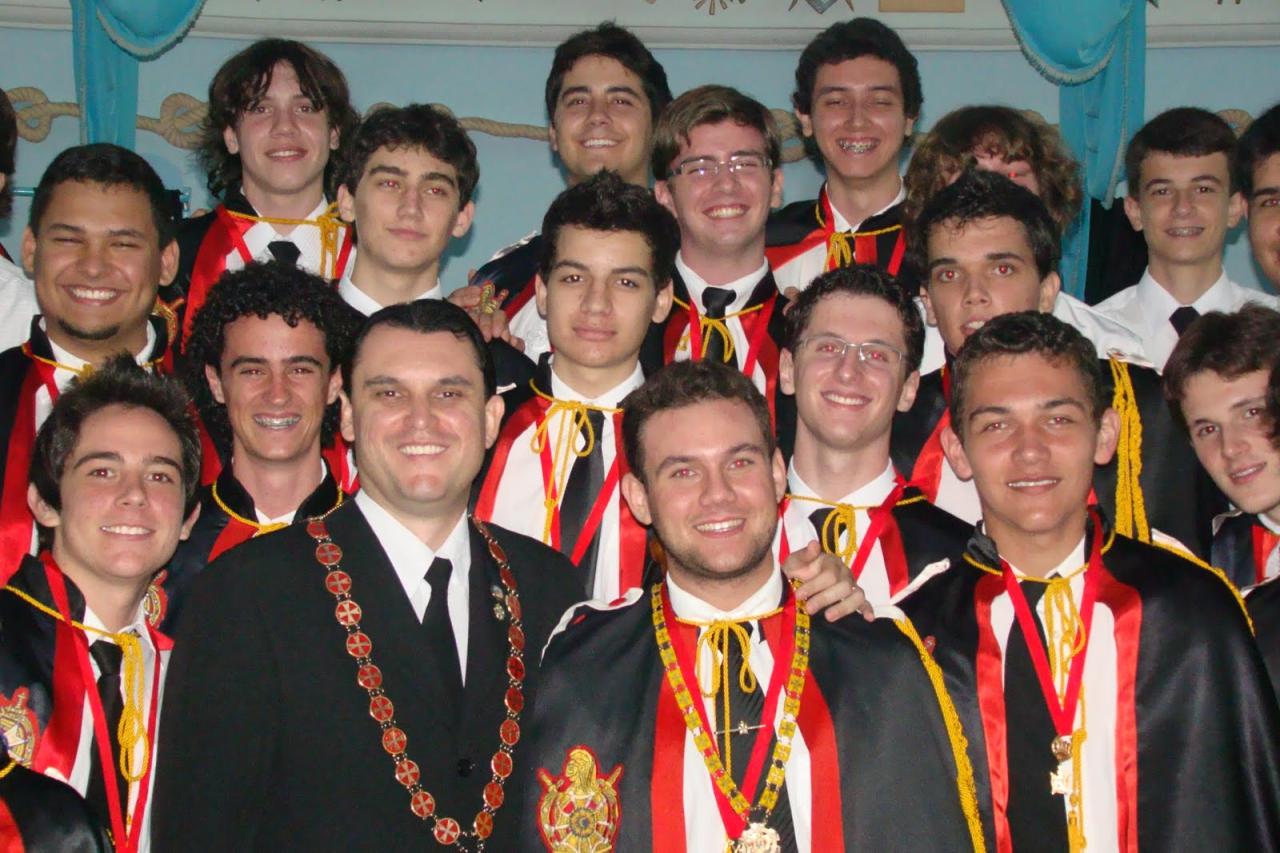 CAPÍTULO DeMOLAY DE ITAITUBA INICIA NOVOS VALORES EM CERIMÔNIA PÚBLICA