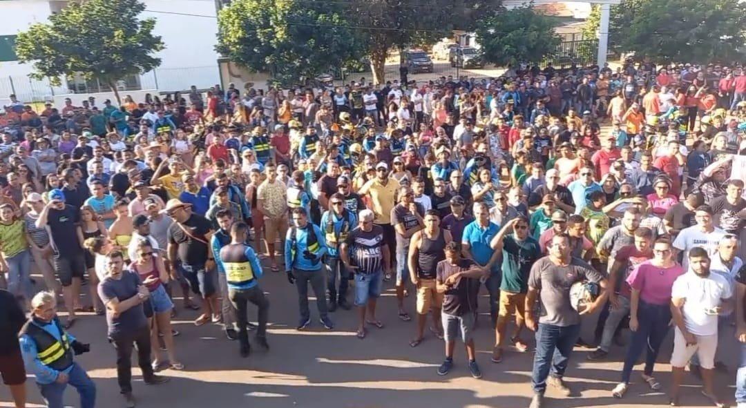 ITAITUBA PARA EM PROTESTO PELA MORTE DE GARIMPEIRO E DESTRUIÇÃO DE EQUIPAMENTOS DE GARIMPOS DA REGIÃO