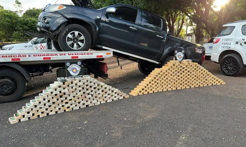 Policial rodoviário federal é preso na SP-27 por transporte de cocaína