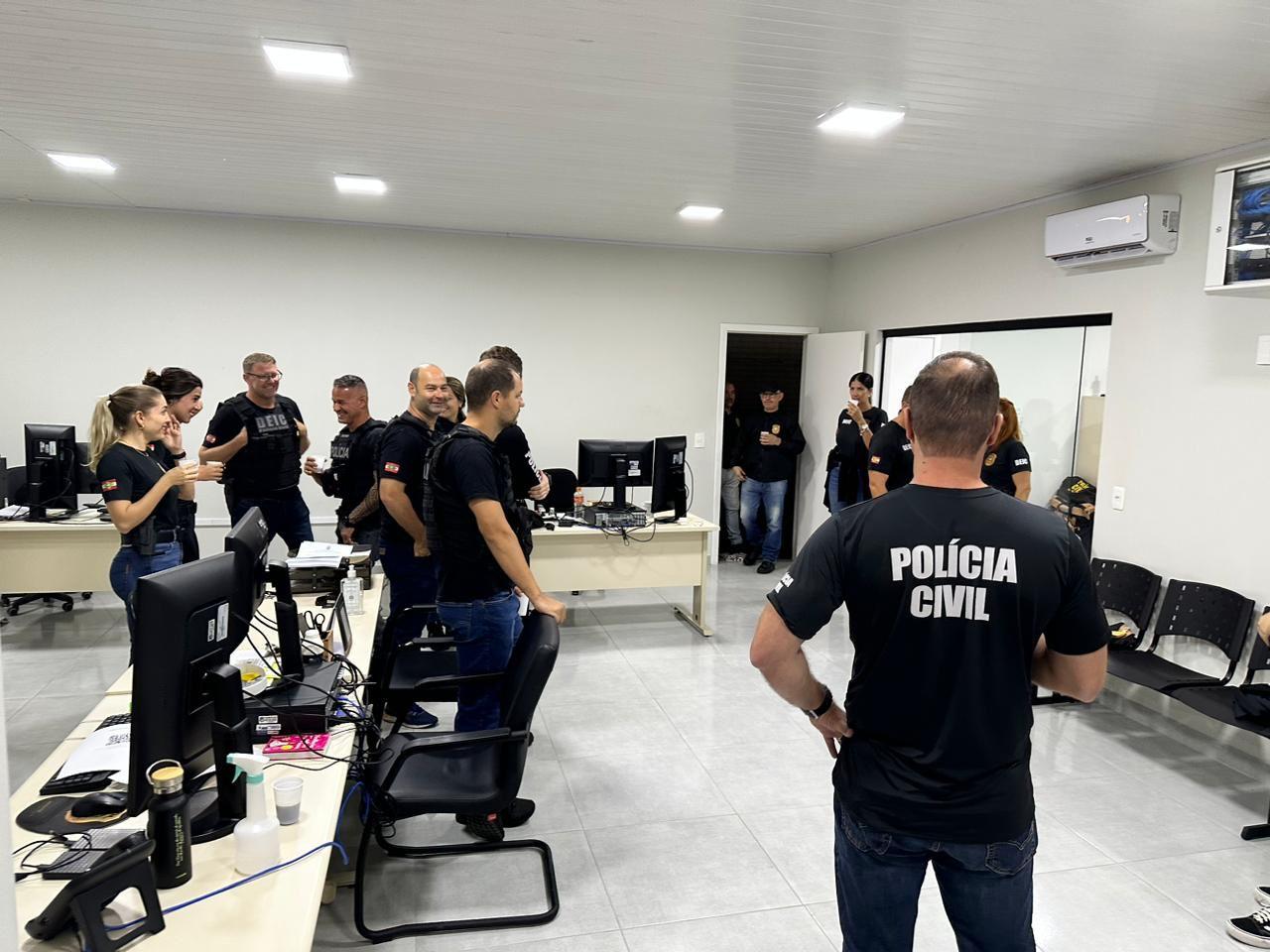 VEREADOR  E FUNCIONÁRIOS PÚBLICOS AFASTADOS POR SUSPEITA DE DESVIO DE DINHEIRO