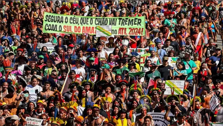Milhares de indígenas fazem manifestação em Brasília A Marcha do Acampamento Terra Livre (ATL), cobra respeito aos direitos dos povos originários, lut