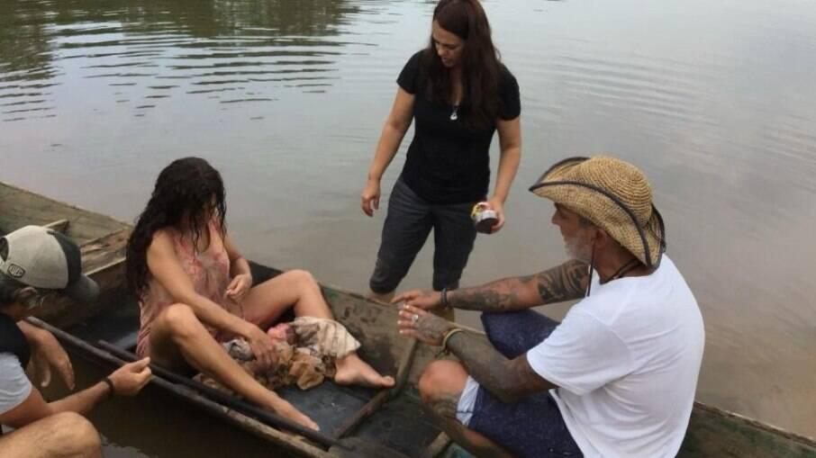 MULHER DA À LUZ DENTRO DA CANOA NO NORDESTE DO PARÁ