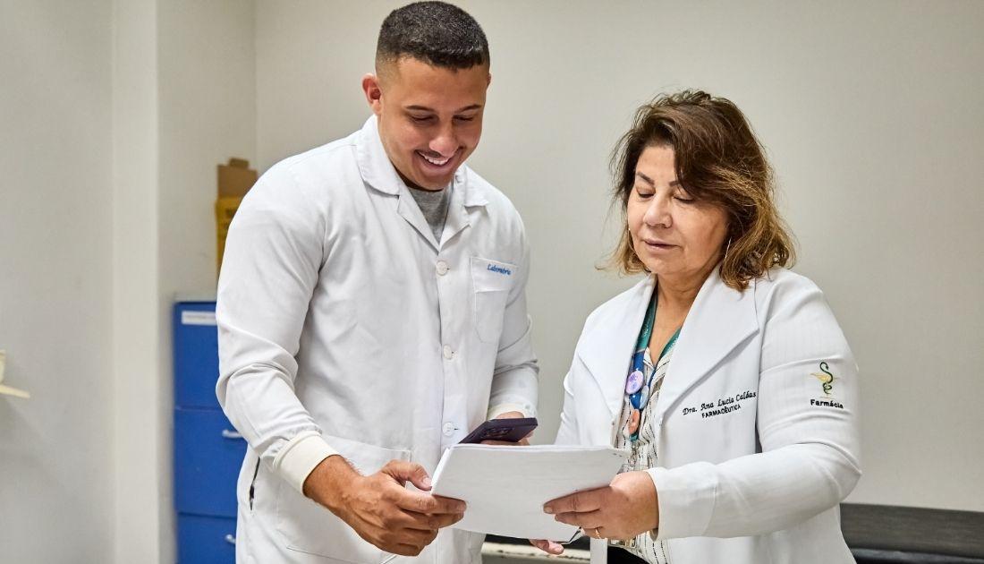 FARMACÊUTICOS PODEM PRESCREVER MEDICAMENTOS/CRM É CONTRA!