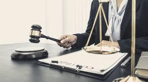 MULHER CONDENADA POR TRÁFICO ESTÁ FORAGIDA DESDE QUE RECEBEU AUTORIZAÇÃO PARA IR A VELÓRIO DA AVÓ