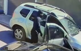 VEJA VÍDEO:  MULHER É ATINGIDA POR MAIS DE 10 TIROS À QUEIMA-ROUPA,