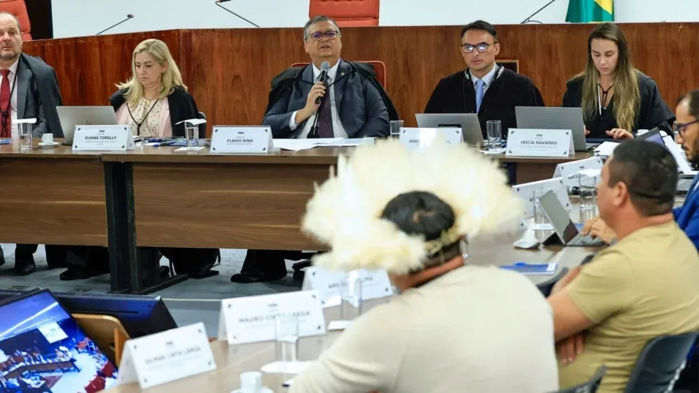 DINO AUTORIZA MINERAÇÃO SOB CONTROLE INDÍGENA EM TERRAS INDÍGENAS DEMARCADAS