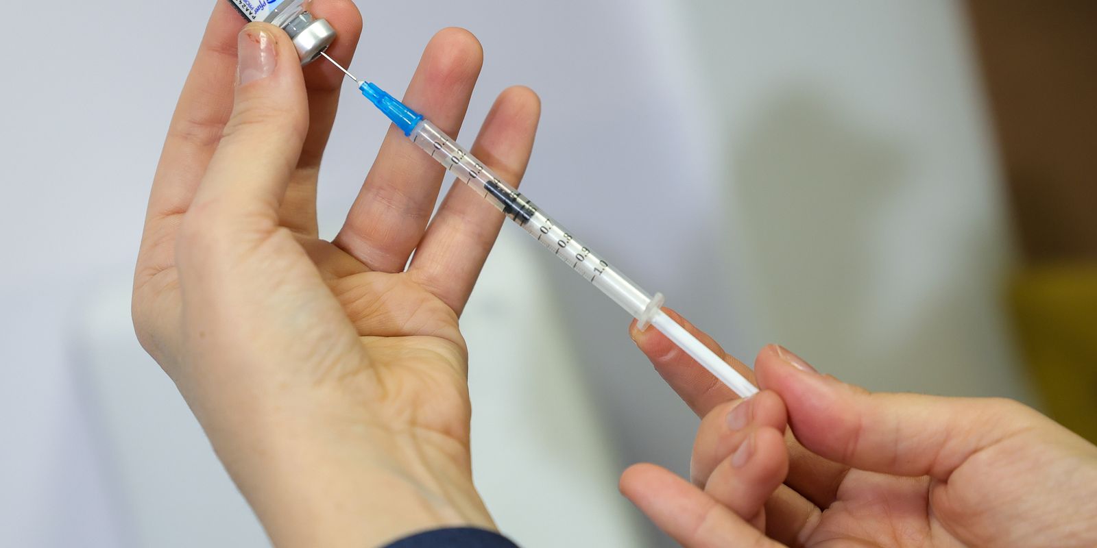 Vacina da gripe não aumenta risco da doença, alerta ministério