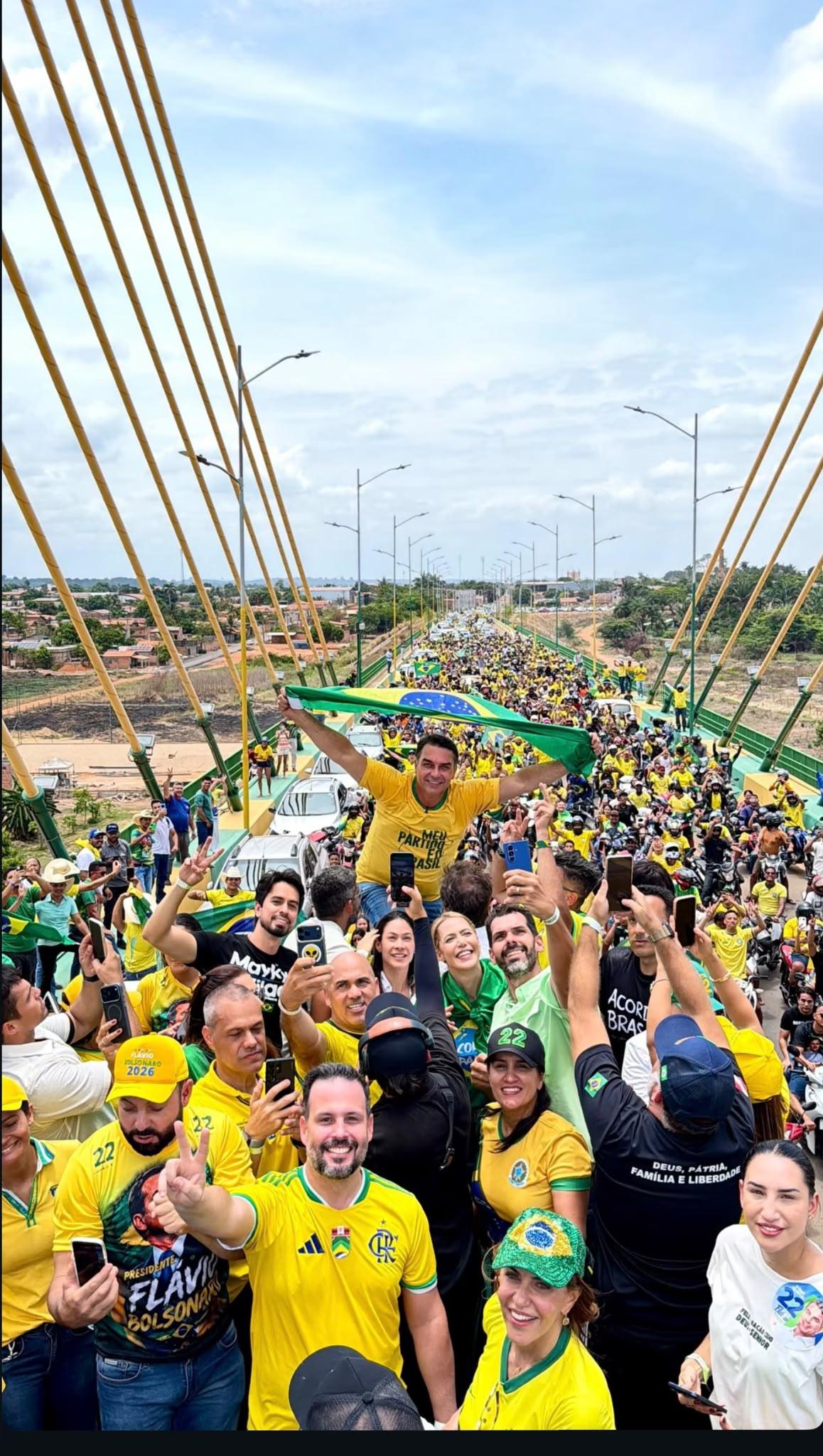 FLÁVIO BOLSONARO CUMPRE AGENDA COM DOUTOR DANIEL E ELLAYNE EM MARABÁ