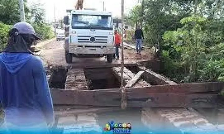 APÓS SOLICITAÇÃO DA VEREADORA EMILY, PREFEITURA INICIA AÇÕES EMERGENCIAIS NO RAMAL DO ARIXI
