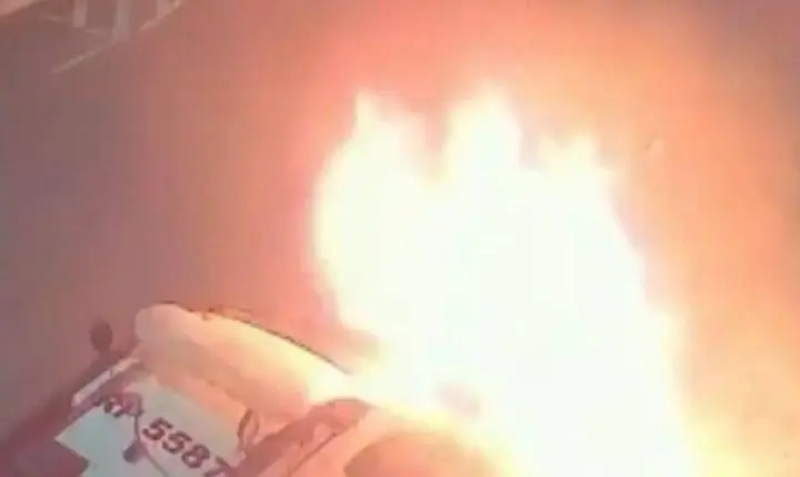 VEJA VÍDEO:  -HOMEM  INCENDEIA E EXPLODE  VIATURA  DA POLICIA MILITAR EM FRENTE AO BATALHÃO